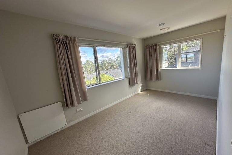 Photo of property in 72 Harrowglen Drive, Northcross, Auckland, 0630