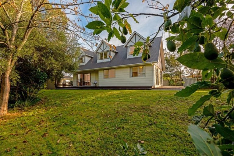 Photo of property in 16 Ferndale Place, Feilding, 4702