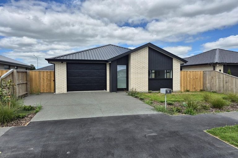 Photo of property in 30 Harry Manship Crescent, Halswell, Christchurch, 8025