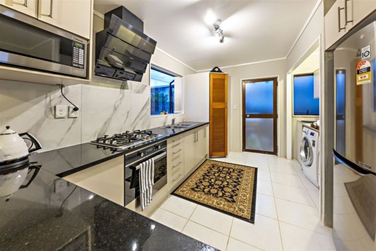 Photo of property in 2/10 Kimdale Place, Totara Heights, Auckland, 2105