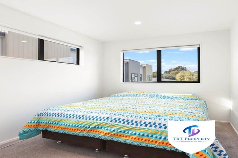 Photo of property in 8/25 Vodanovich Road, Te Atatu South, Auckland, 0610