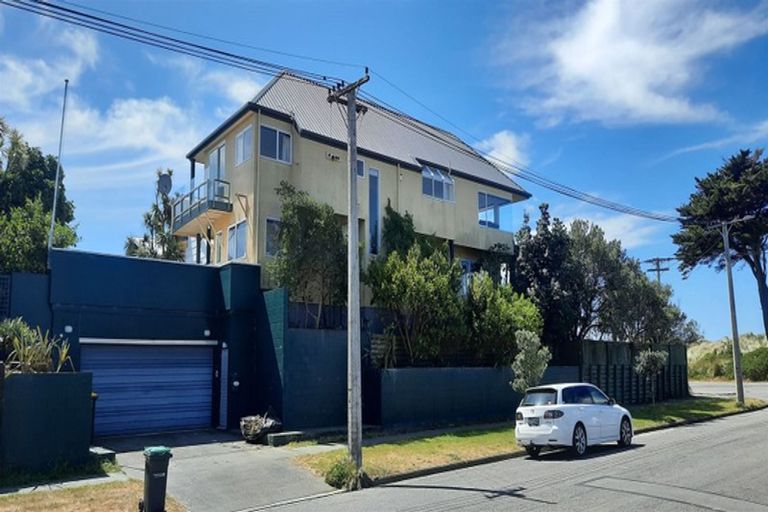 Photo of property in 420 Marine Parade, South New Brighton, Christchurch, 8062