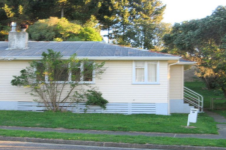 Photo of property in 92 Bedford Street, Cannons Creek, Porirua, 5024