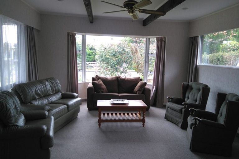 Photo of property in 11 Walton Avenue, Waikanae, 5036