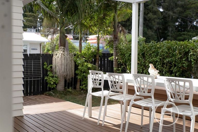 Photo of property in 1/17 Hillcrest Avenue, Hillcrest, Auckland, 0627