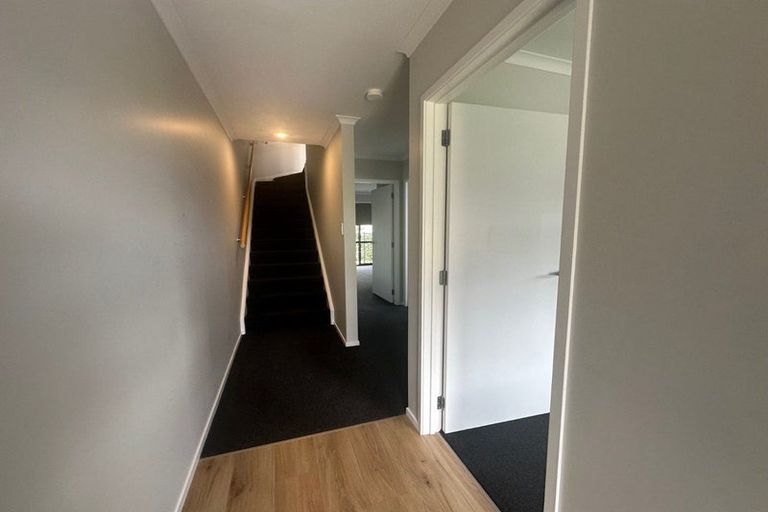 Photo of property in 2 Kawapani Lane, Kumeu, 0810