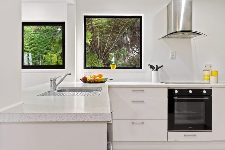 Photo of property in 74 Rhinevale Close, Henderson, Auckland, 0612