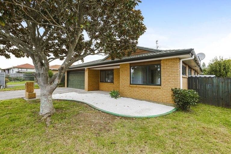 Photo of property in 26 Etherton Drive, Weymouth, Auckland, 2103