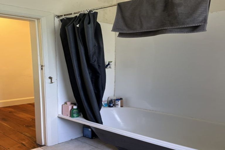 Photo of property in 2 Easdale Street, Kelburn, Wellington, 6012