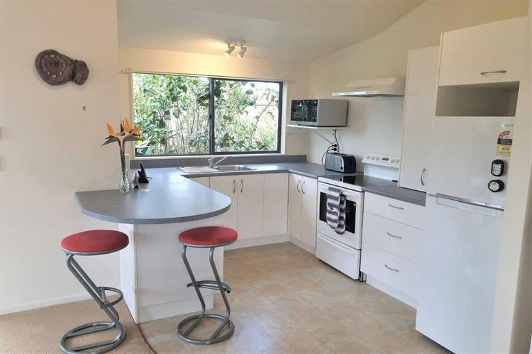 Photo of property in 25 Bermuda Place, One Tree Point, 0118