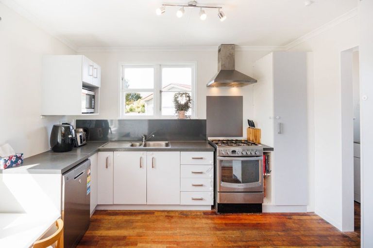 Photo of property in 34 Ruamahanga Crescent, Terrace End, Palmerston North, 4410