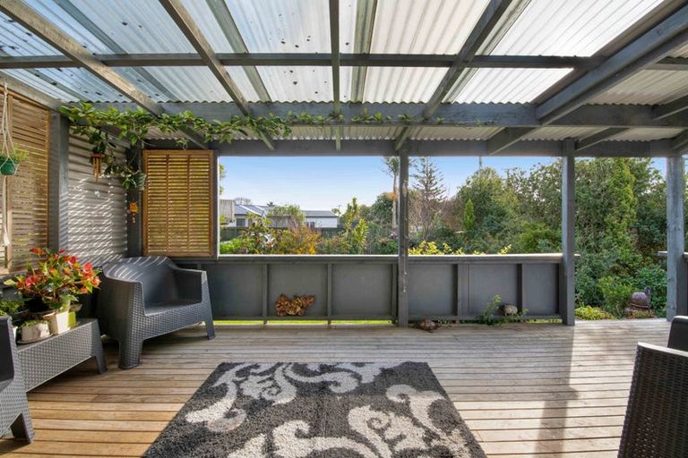 Photo of property in 6 Parakai Avenue, Parakai, 0830