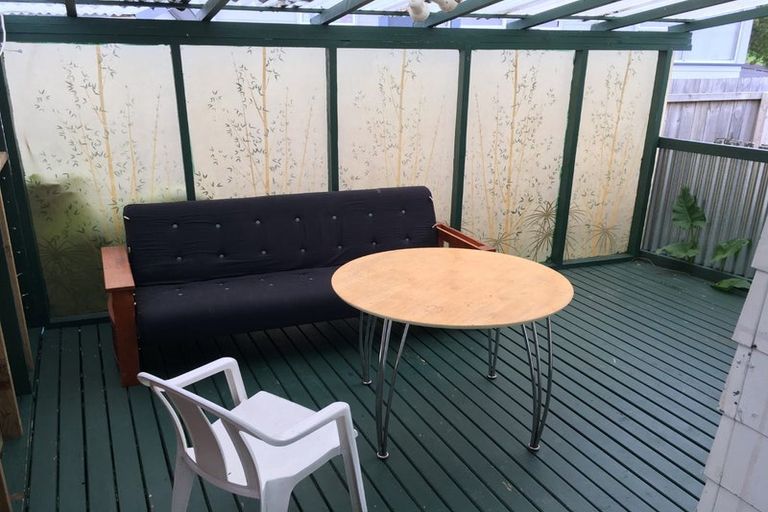 Photo of property in 4 Karo Place, Glendene, Auckland, 0602