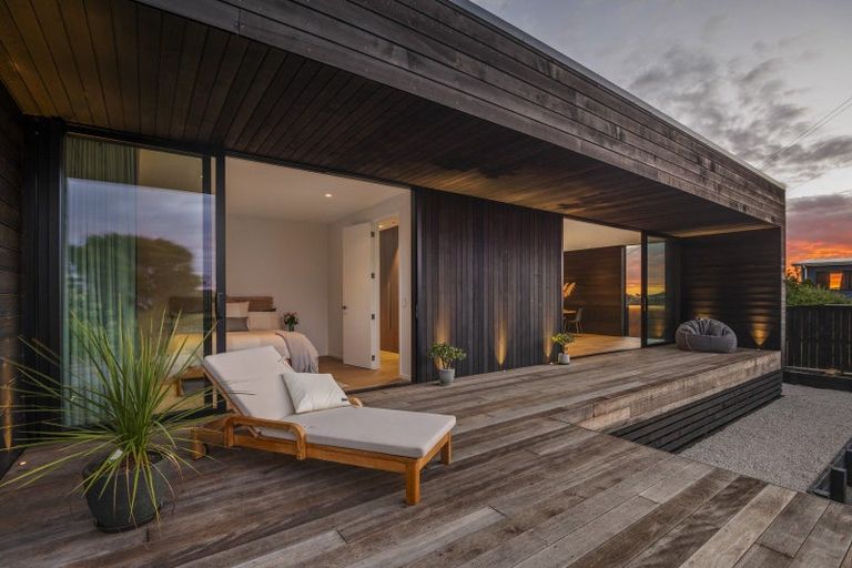 Photo of property in 28 Pacific Parade, Surfdale, Waiheke Island, 1081