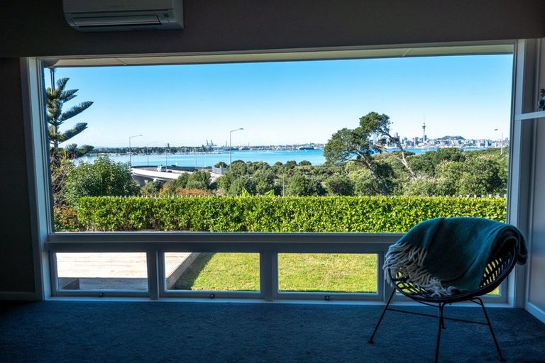 Photo of property in 39 Sylvan Avenue, Northcote, Auckland, 0627