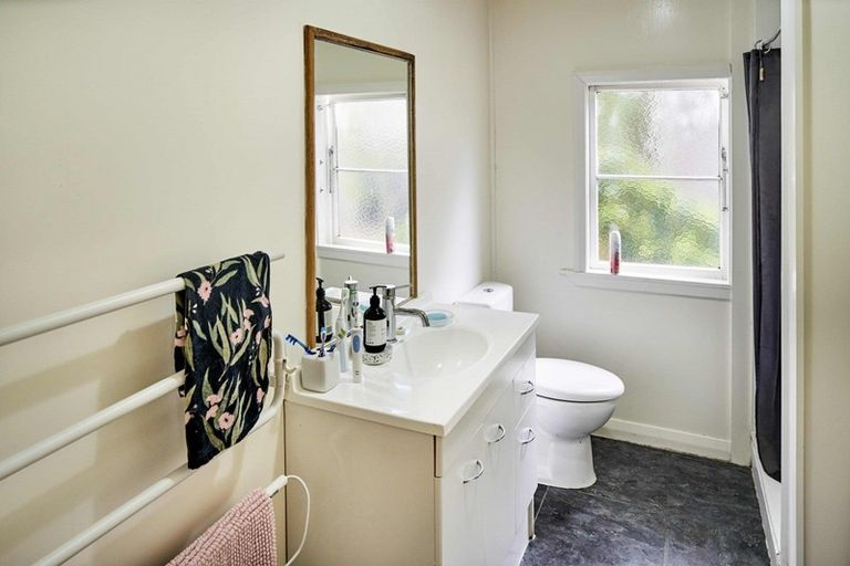 Photo of property in 151 Kelburn Parade, Kelburn, Wellington, 6012