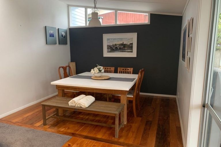 Photo of property in 18 Walton Street, Red Beach, 0932