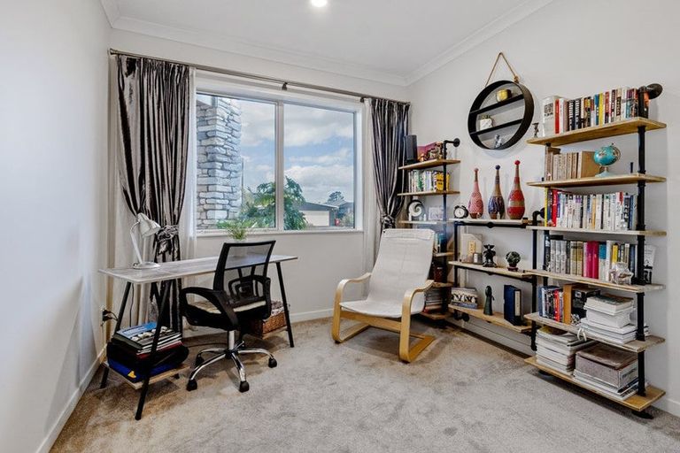 Photo of property in 10 Fred White Drive, Kumeu, 0810