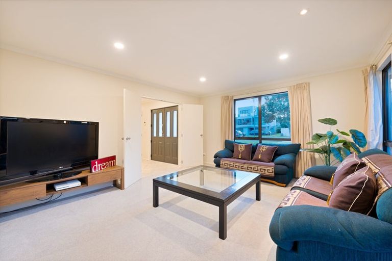 Photo of property in 35 Waimanu Bay Drive, Te Atatu Peninsula, Auckland, 0610