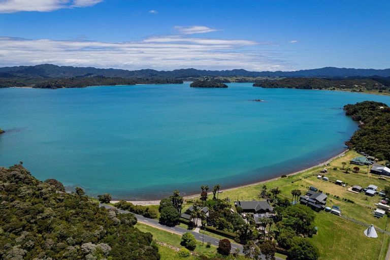 Photo of property in 950 Whangaruru Road North, Whangaruru, Russell, 0184