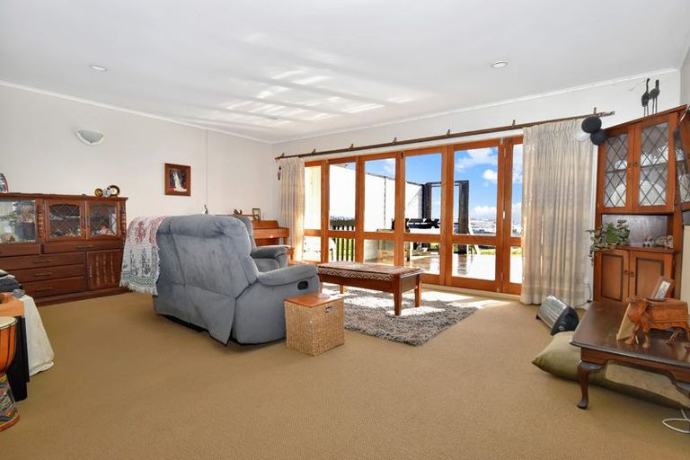 Photo of property in 8 Hobsonville Road, West Harbour, Auckland, 0618