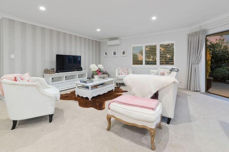 Photo of property in 12 Veronica Close, Red Beach, 0932