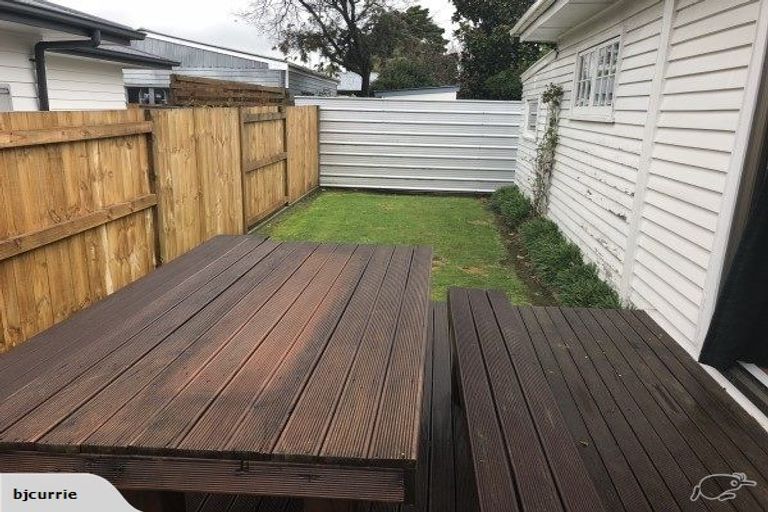 Photo of property in 15a Limbrick Street, Terrace End, Palmerston North, 4410