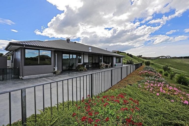 Photo of property in 264 Puketapu Road, Taradale, Napier, 4183