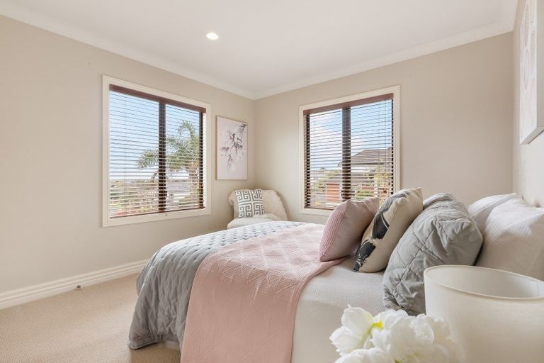 Photo of property in 11 Dunvegan Rise, East Tamaki Heights, Auckland, 2016