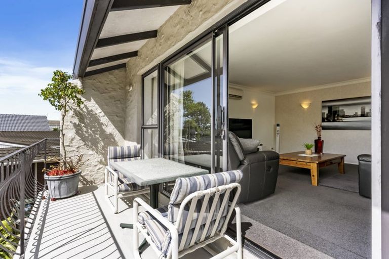 Photo of property in 10 Bungalore Place, Half Moon Bay, Auckland, 2012