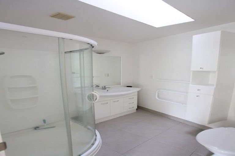 Photo of property in 30a Oakwood Grove, Eastern Beach, Auckland, 2012