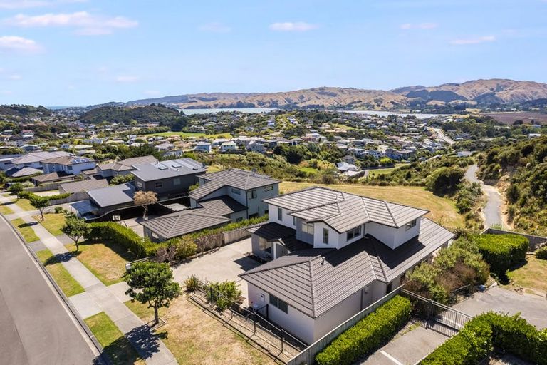 Photo of property in 13 Canary Way, Whitby, Porirua, 5024