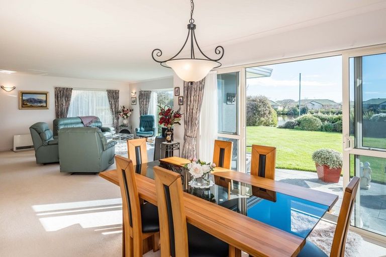 Photo of property in 10 Glen Loch Place, Paraparaumu, 5032