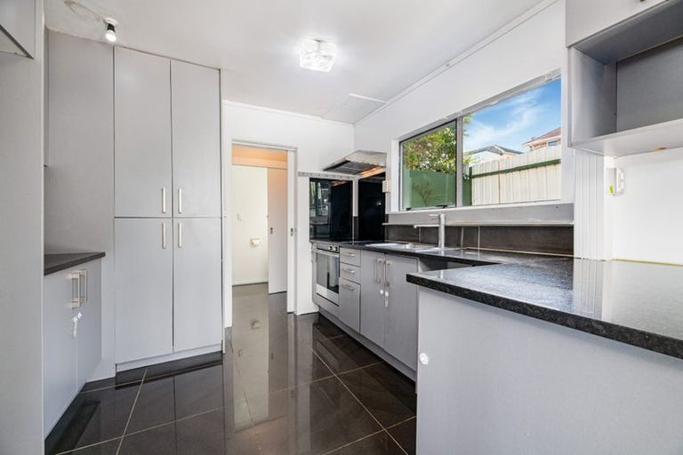 Photo of property in 41 Kohekohe Street, New Lynn, Auckland, 0600