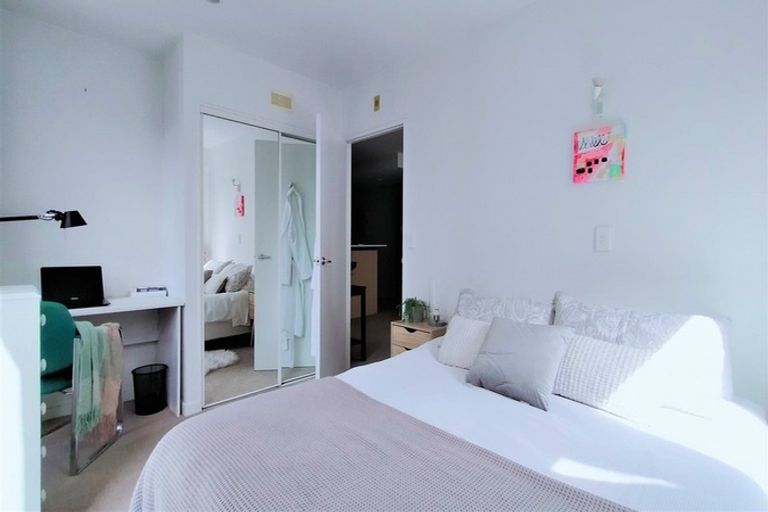 Photo of property in Terrace Heights Apartments, 8c/163 The Terrace, Wellington Central, Wellington, 6011