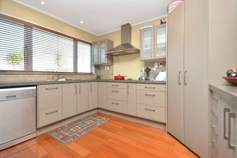 Photo of property in 8 Hobsonville Road, West Harbour, Auckland, 0618
