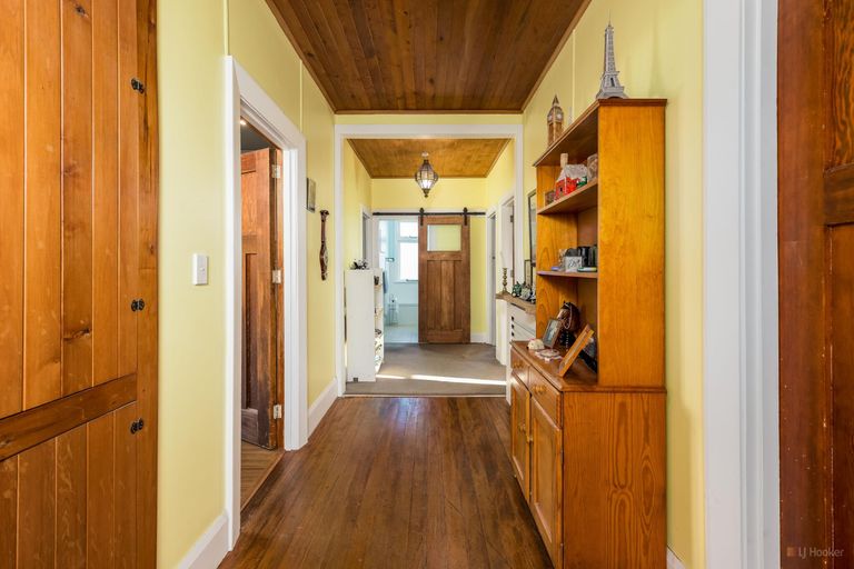 Photo of property in 19 Mount John Road, Waimate, 7977