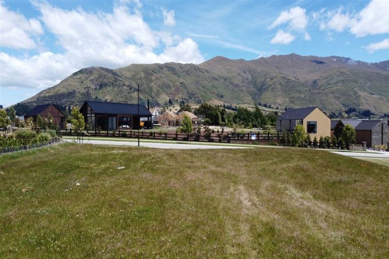 Photo of property in 13 Deans Drive, Wanaka, 9305