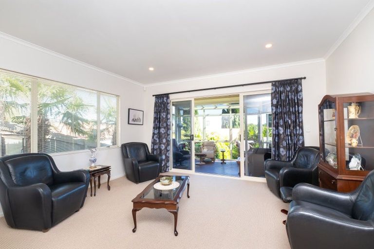 Photo of property in 16 Busby Hill, Havelock North, 4130