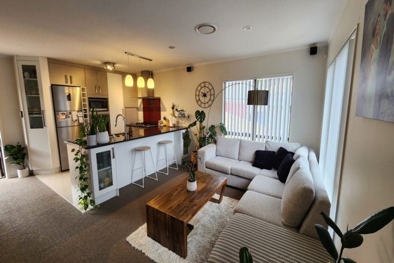 Photo of property in 2 Broadfield Street, Massey, Auckland, 0614
