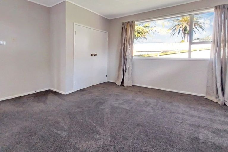 Photo of property in 18 Solar Road, Glen Eden, Auckland, 0602