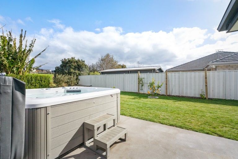 Photo of property in 6 Vantage Place, Omokoroa, 3114
