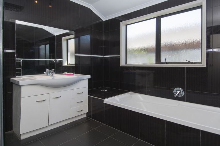 Photo of property in 102 Oriental Parade, Papamoa Beach, Papamoa, 3118