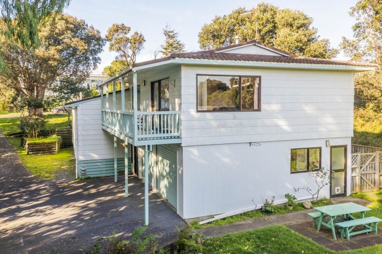 Photo of property in 10 Campion Road, Waikanae Beach, Waikanae, 5036