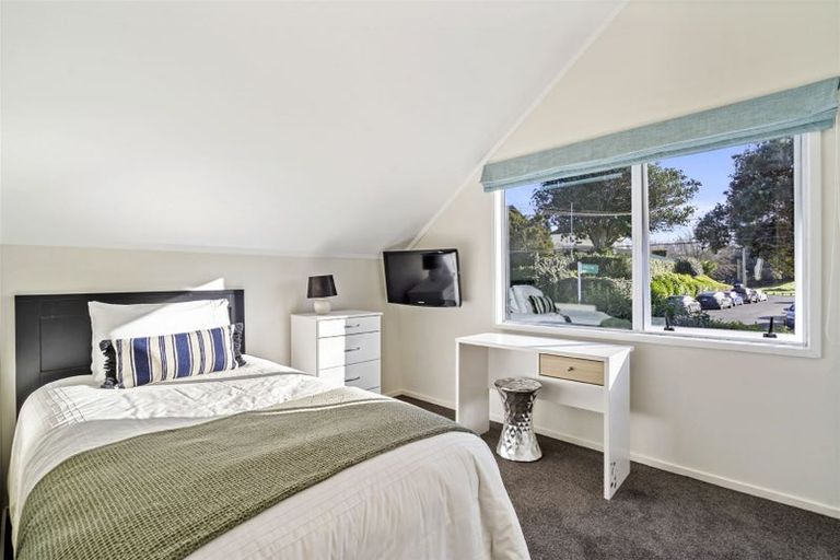 Photo of property in 2/27 Stafford Road, Northcote Point, Auckland, 0627