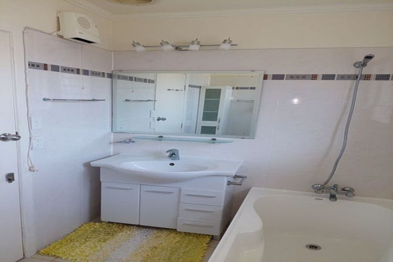 Photo of property in 73 Tiraumea Drive, Pakuranga, Auckland, 2010