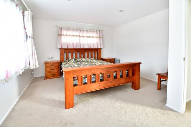 Photo of property in 16 Kahu Close, Orewa, 0931