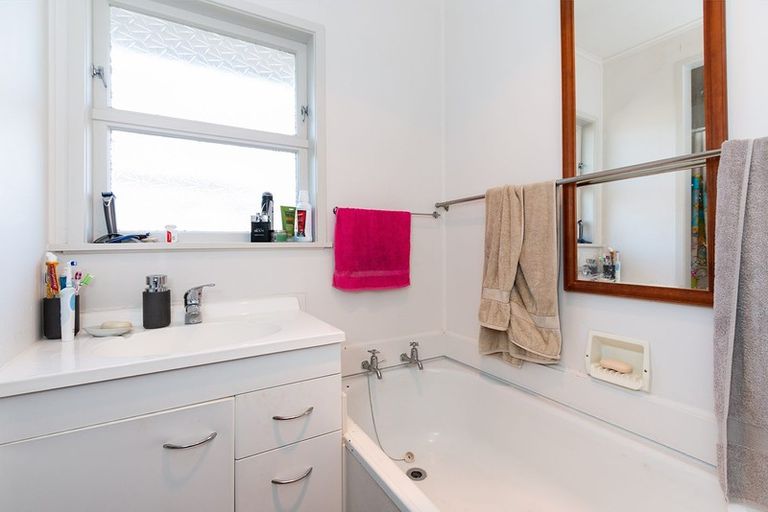 Photo of property in 1/12 Walter Street, Hauraki, Auckland, 0622