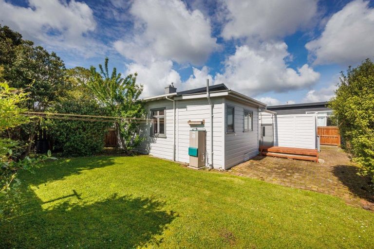 Photo of property in 17 Haydon Street, Roslyn, Palmerston North, 4414