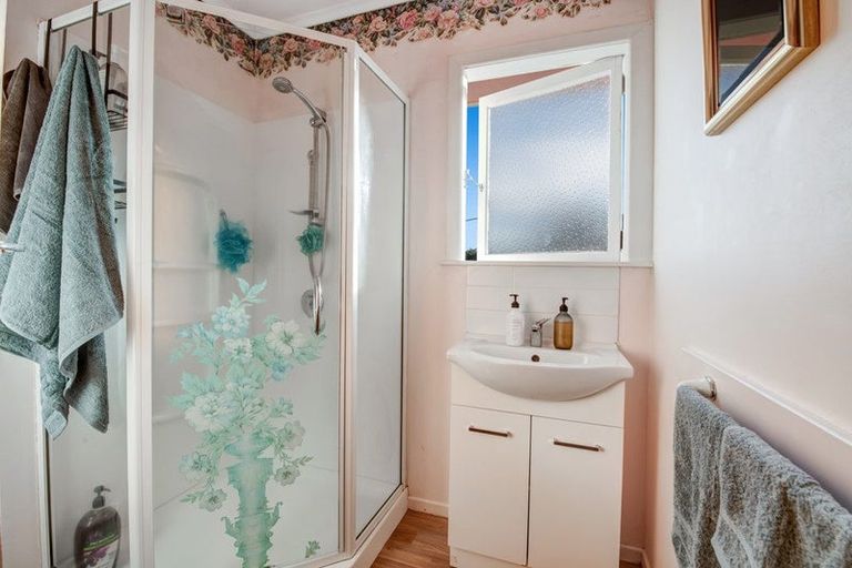 Photo of property in 19 View Road, Glenfield, Auckland, 0627